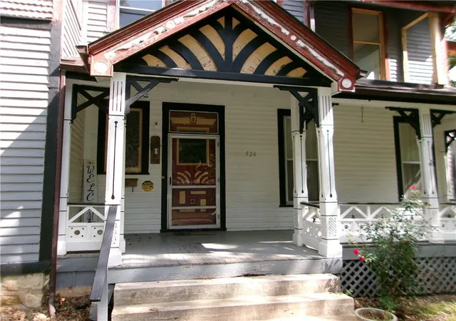 Photo 3 of Sale Pending at 526 N 5 Street, Atchison, KS 66002 | MLS# 2642607 | Listing updated on 2026-10-02