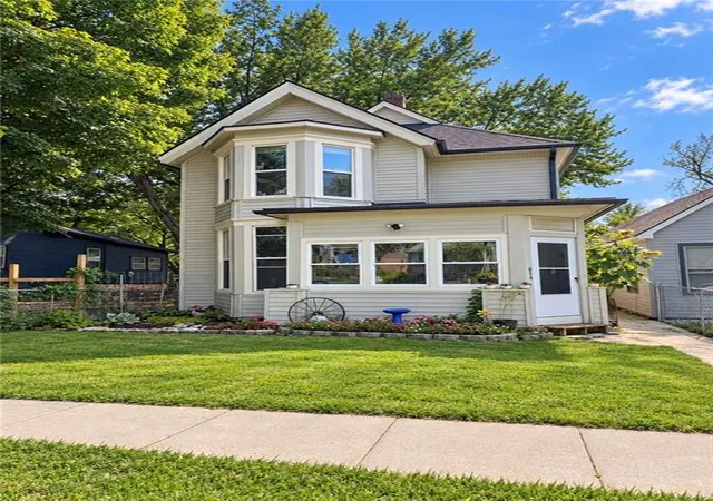Photo 1 of Single family home for sale at 813 Columbia Ave, Leavenworth, KS 66048 | MLS# 2642608 | Listing updated on 2026-10-18