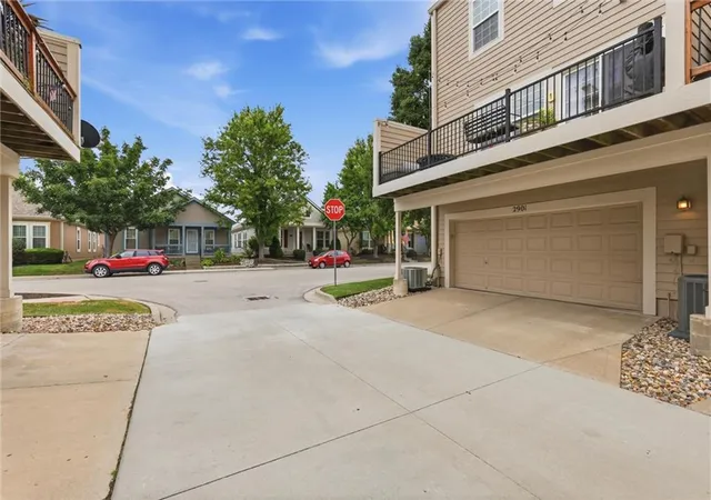 Photo 28 of Sale Pending at 2901 Gentry Park Pkwy, Kansas City, MO 64116 | MLS# 2642609 | Listing updated on 2026-10-13