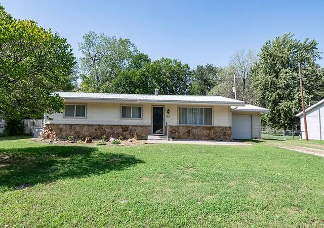 Photo 1 of Single family home for sale at 1317 S 14th Street, Parsons, KS 67357 | MLS# 2642616 | Listing updated on 2026-09-18