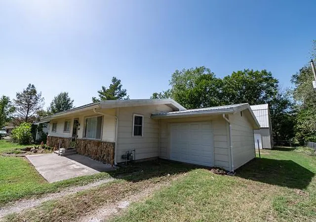 Photo 3 of Single family home for sale at 1317 S 14th Street, Parsons, KS 67357 | MLS# 2642616 | Listing updated on 2026-09-18