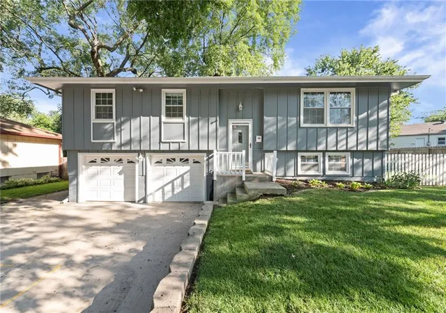 Photo 2 of Sale Pending at 11618 W 69th Street, Shawnee, KS 66203 | MLS# 2642617 | Listing updated on 2026-09-26