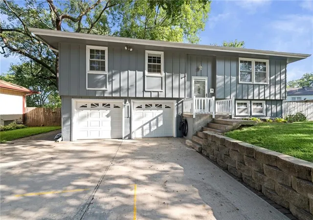 Photo 3 of Sale Pending at 11618 W 69th Street, Shawnee, KS 66203 | MLS# 2642617 | Listing updated on 2026-09-26