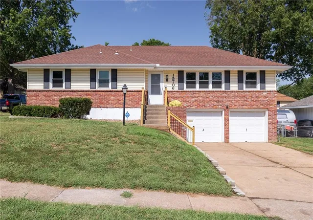 Photo 1 of Single family home for sale at 15706 E 44th Terrace S, Independence, MO 64055 | MLS# 2642620 | Listing updated on 2026-09-23