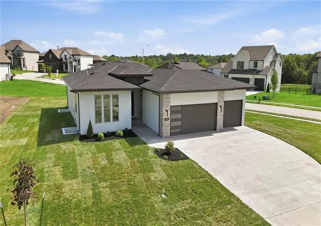Photo 3 of Single family home for sale at 9001 N Clarion Ave, Kansas City, MO 64153 | MLS# 2642621 | Listing updated on 2026-09-28