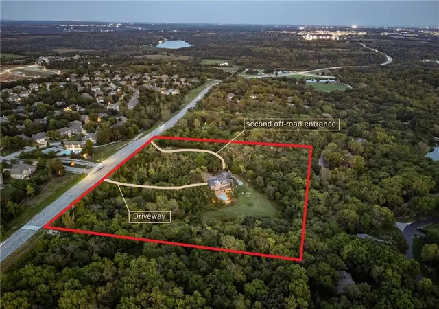 Photo 4 of Sale Pending at 21425 W 83rd Street, Lenexa, KS 66220 | MLS# 2642622 | Listing updated on 2026-10-02