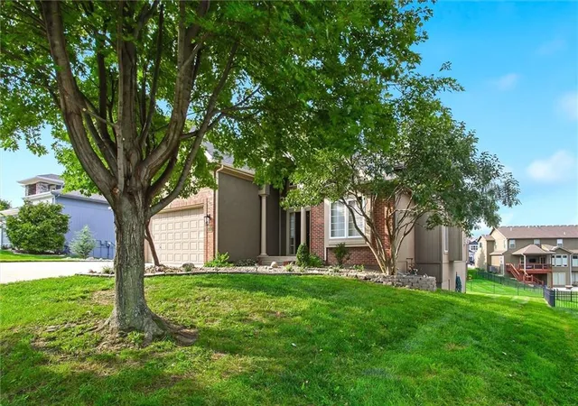 Photo 3 of Sale Pending at 9424 N Hunter Ave, Kansas City, MO 64157 | MLS# 2642623 | Listing updated on 2026-10-04