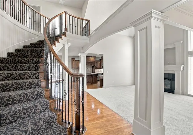 Photo 4 of Sale Pending at 9424 N Hunter Ave, Kansas City, MO 64157 | MLS# 2642623 | Listing updated on 2026-10-04