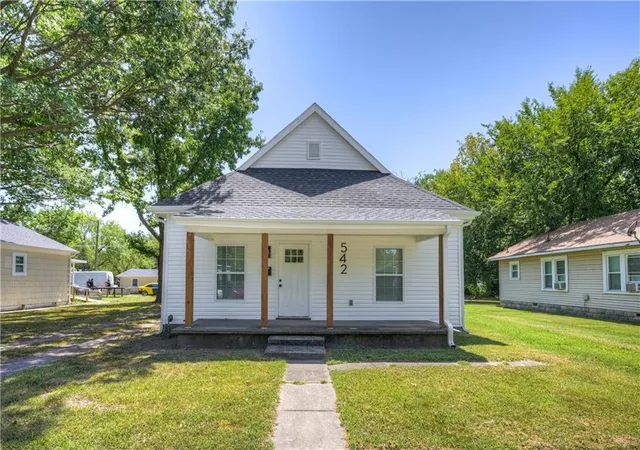 Photo 2 of Sale Pending at 542 E 23rd Street, Pittsburg, KS 66762 | MLS# 2642629 | Listing updated on 2026-10-02
