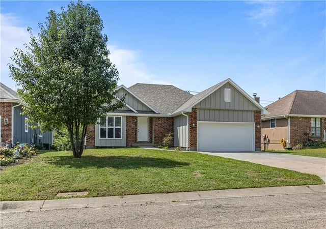 Photo 3 of Single family home for sale at 908 Coventry Ct, Warrensburg, MO 64093 | MLS# 2642630 | Listing updated on 2026-09-17
