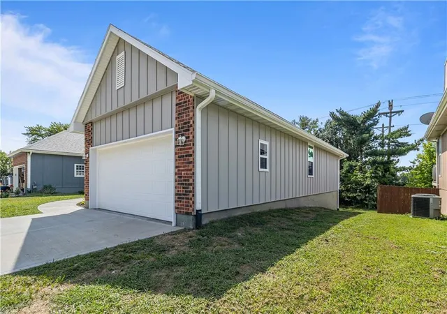 Photo 3 of Sale Pending at 908 Coventry Ct, Warrensburg, MO 64093 | MLS# 2642630 | Listing updated on 2026-09-24