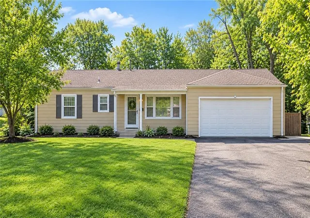 Photo 1 of Single family home for sale at 8519 W 69th Terrace, Overland Park, KS 66204 | MLS# 2642632 | Listing updated on 2026-09-26