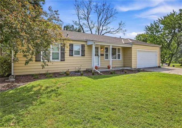 Photo 3 of Single family home for sale at 8519 W 69th Terrace, Overland Park, KS 66204 | MLS# 2642632 | Listing updated on 2026-09-26
