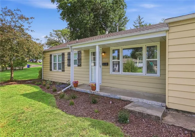 Photo 4 of Single family home for sale at 8519 W 69th Terrace, Overland Park, KS 66204 | MLS# 2642632 | Listing updated on 2026-09-26