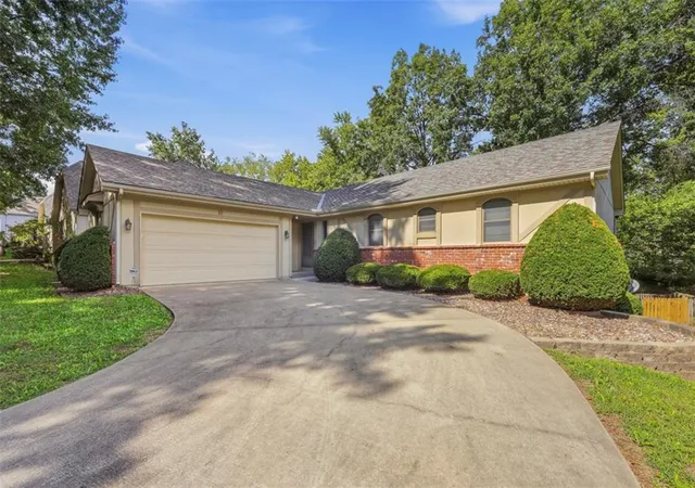 Photo 3 of Sale Pending at 11901 Harrison Dr, Kansas City, MO 64146 | MLS# 2642633 | Listing updated on 2026-09-28
