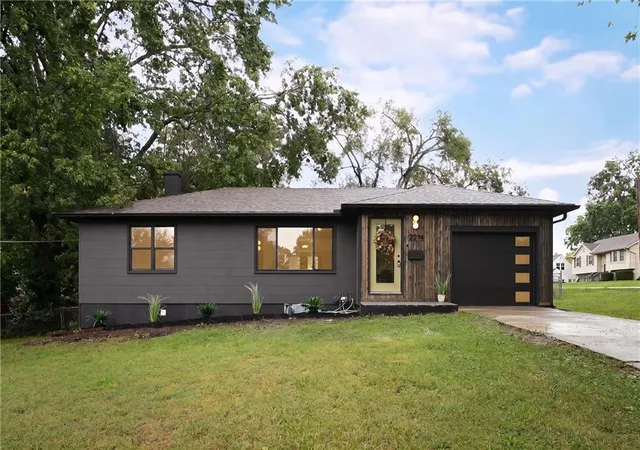 Photo 1 of Single family home for sale at 2214 Ne 37th Terrace, Kansas City, MO 64116 | MLS# 2642635 | Listing updated on 2026-09-18