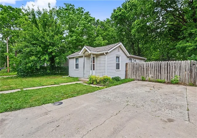 Single family home for sale at 1418 Maple Ln, Lawrence, KS 66044 | MLS# 2642636