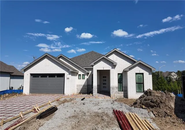 Single family home for sale at 6635 Mccormick Dr, Shawnee, KS 66226 | MLS# 2642648