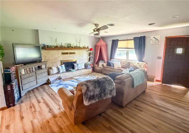 Photo 2 of Single family home for sale at 119 Canary Ln, Iola, KS 66749 | MLS# 2642650 | Listing updated on 2026-09-30