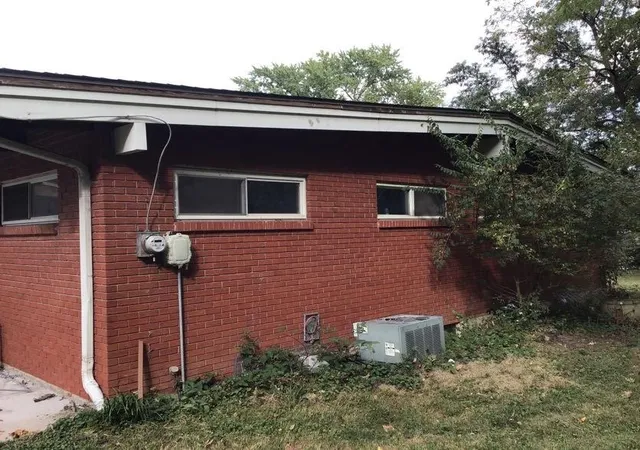 Photo 3 of Single family home for sale at 5323 Edgewood Cir, Kansas City, MO 64151 | MLS# 2642651 | Listing updated on 2026-10-07