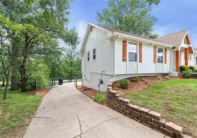 Photo 3 of Single family home for sale at 221 O'rourke Dr, Platte City, MO 64079 | MLS# 2642652 | Listing updated on 2026-10-01