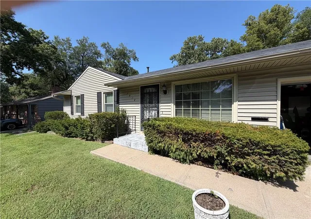 Photo 1 of Single family home for sale at 7914 West 86th St, Overland Park, KS 66212 | MLS# 2642656 | Listing updated on 2026-09-21