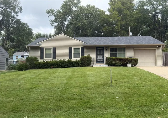Single family home for sale at 7914 West 86th St, Overland Park, KS 66212 | MLS# 2642656