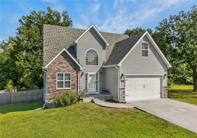 Photo 2 of Single family home for sale at 7 Se 230 Road, Warrensburg, MO 64093 | MLS# 2642658 | Listing updated on 2026-09-25