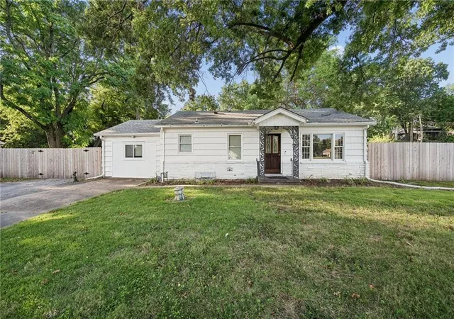 Photo 2 of Single family home for sale at 14601 E 39 Street S, Independence, MO 64055 | MLS# 2642664 | Listing updated on 2026-10-08