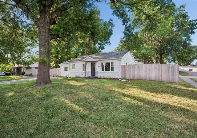 Single family home for sale at 14601 E 39 Street S, Independence, MO 64055 | MLS# 2642664