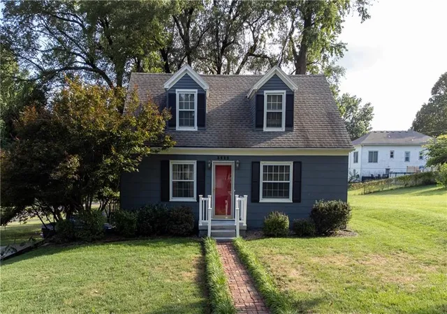 Photo 2 of Sale Pending at 3822 Seneca St, Saint Joseph, MO 64507 | MLS# 2642665 | Listing updated on 2026-09-21