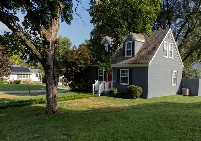 Photo 3 of Sale Pending at 3822 Seneca St, Saint Joseph, MO 64507 | MLS# 2642665 | Listing updated on 2026-09-21