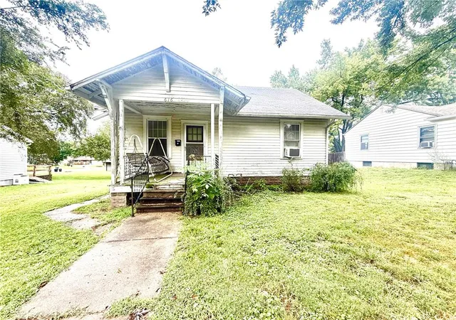 Photo 1 of Sale Pending at 616 S Walnut St, Maryville, MO 64468 | MLS# 2642672 | Listing updated on 2026-10-01