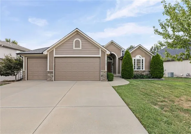 Photo 1 of Single family home for sale at 2135 Ne Sparta Dr, Blue Springs, MO 64029 | MLS# 2642673 | Listing updated on 2026-09-21