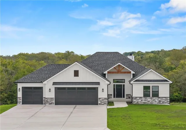 Photo 2 of Single family home for sale at 12203 S Eagle Crst Dr, Lees Summit, MO 64086 | MLS# 2642674 | Listing updated on 2026-10-07