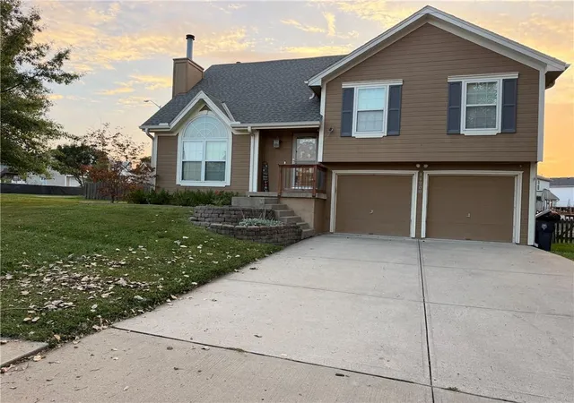 Single family home for sale at 11200 N Lewis Ave, Kansas City, MO 64157 | MLS# 2642676