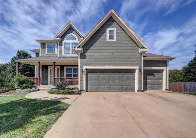Photo 1 of Single family home for sale at 866 N Maple St, Gardner, KS 66030 | MLS# 2642683 | Listing updated on 2026-09-23