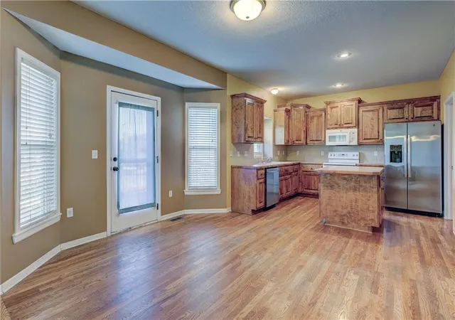 Photo 4 of Single family home for sale at 866 N Maple St, Gardner, KS 66030 | MLS# 2642683 | Listing updated on 2026-09-23