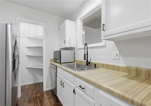 Photo 4 of Townhouse for sale at 10806 Westgate Rd, Overland Park, KS 66210 | MLS# 2642684 | Listing updated on 2026-10-04