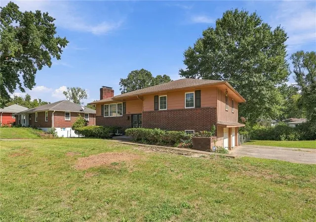 Photo 3 of Sale Pending at 2505 N 57th Drive, Kansas City, KS 66104 | MLS# 2642687 | Listing updated on 2026-09-21