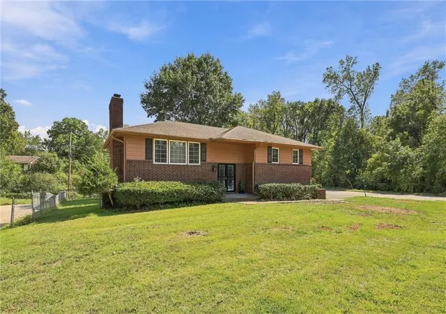 Photo 3 of Sale Pending at 2505 N 57th Drive, Kansas City, KS 66104 | MLS# 2642687 | Listing updated on 2026-09-21