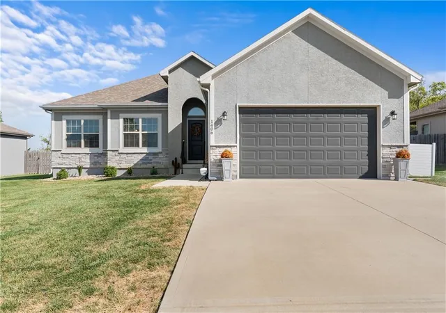 Photo 1 of Single family home for sale at 1406 Sw 8th Terrace, Oak Grove, MO 64075 | MLS# 2642694 | Listing updated on 2026-10-04