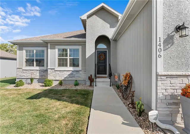Photo 3 of Single family home for sale at 1406 Sw 8th Terrace, Oak Grove, MO 64075 | MLS# 2642694 | Listing updated on 2026-10-04