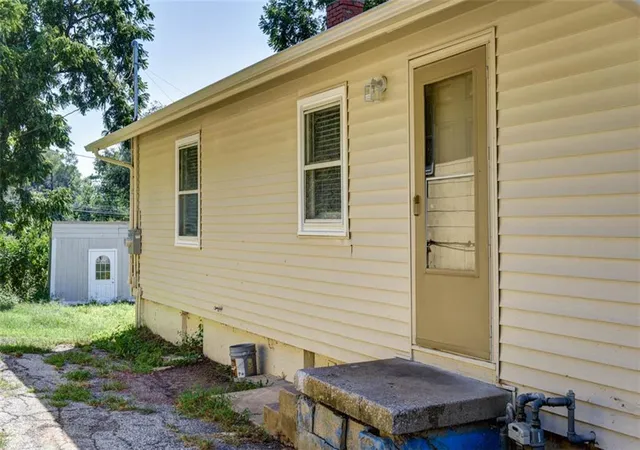 Photo 3 of Single family home for sale at 4517 Lawn Ave, Kansas City, MO 64130 | MLS# 2642697 | Listing updated on 2026-09-18