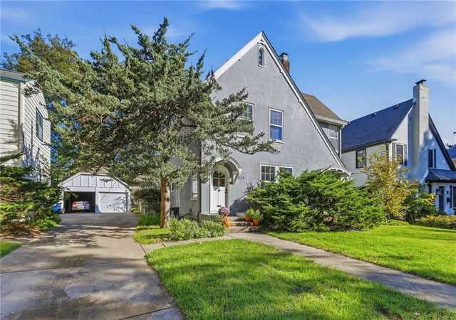 Photo 2 of Single family home for sale at 434 Greenway Ter, Kansas City, MO 64113 | MLS# 2642705 | Listing updated on 2026-10-18