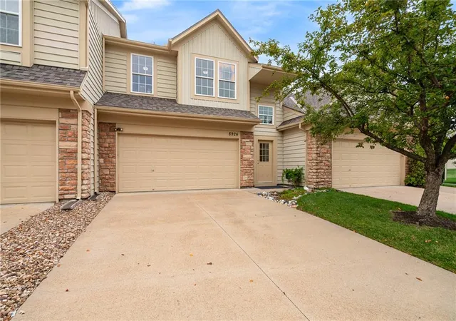 Photo 1 of Townhouse for sale at 8924 Inkster St, Lenexa, KS 66227 | MLS# 2642713 | Listing updated on 2026-10-08