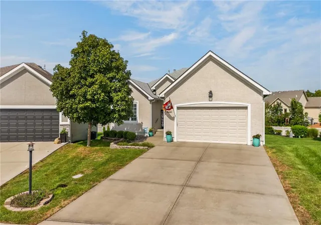 Photo 3 of Single family home for sale at 3328 Sw Jessie Ln, Lees Summit, MO 64082 | MLS# 2642721 | Listing updated on 2026-09-19