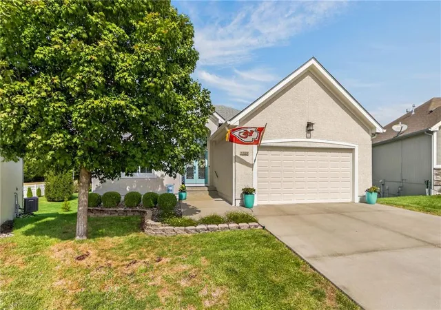 Photo 3 of Single family home for sale at 3328 SW Jessie Ln, Lees Summit, MO 64082 | MLS# 2642721 | Listing updated on 2026-09-19