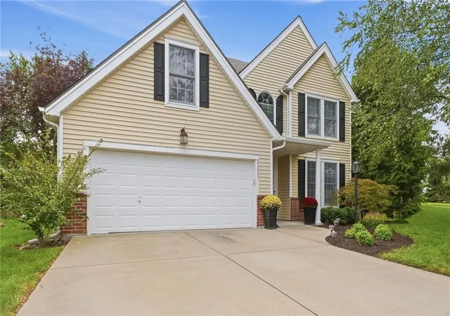 Photo 1 of Sale Pending at 13221 W 126th Place, Overland Park, KS 66213 | MLS# 2642724 | Listing updated on 2026-09-27