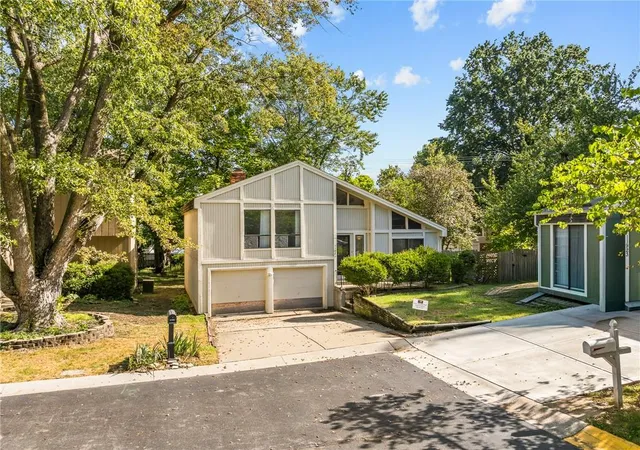 Photo 2 of Single family home for sale at 11921 W 66th Terrace, Shawnee, KS 66216 | MLS# 2642731 | Listing updated on 2026-09-20